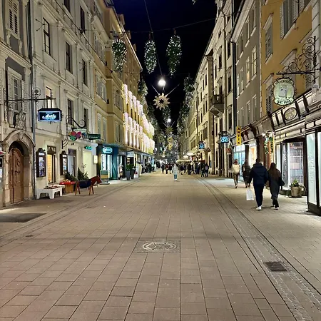 Harmony Living Stylisches Mit Lage Im Herzen Von Apartment