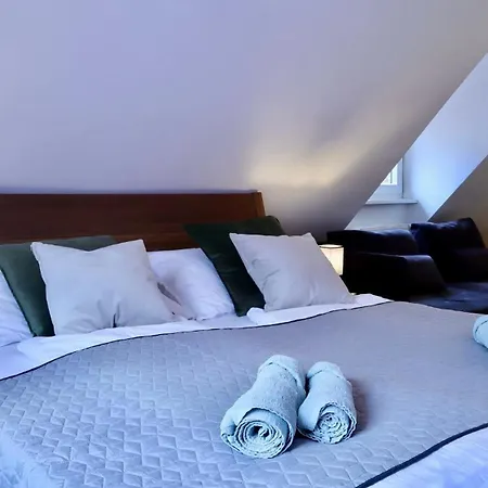 Апартаменти Heritage Living Schmiedgasse III Грац